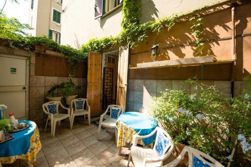 Sunshine Hostel — Foto 1